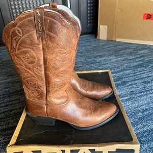 Ariat Women's Heritage US 10B Western Brown Leather Cowgirl Boots. NEW